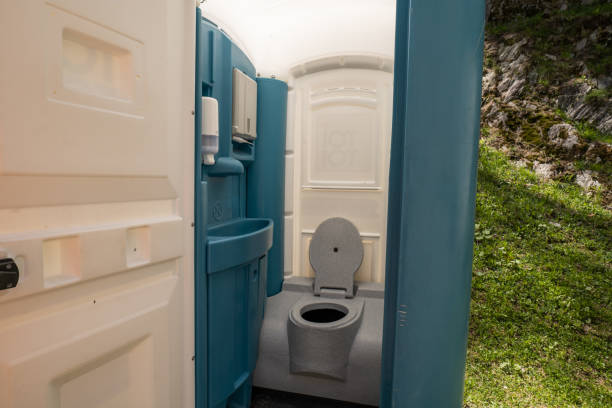 Best Deluxe Portable Toilet Rental  in Minooka, IL